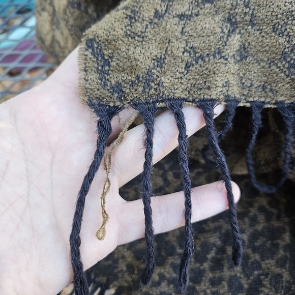 black and brown animal print scarf - Picture 4 of 4